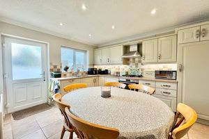 Kitchen Diner- click for photo gallery